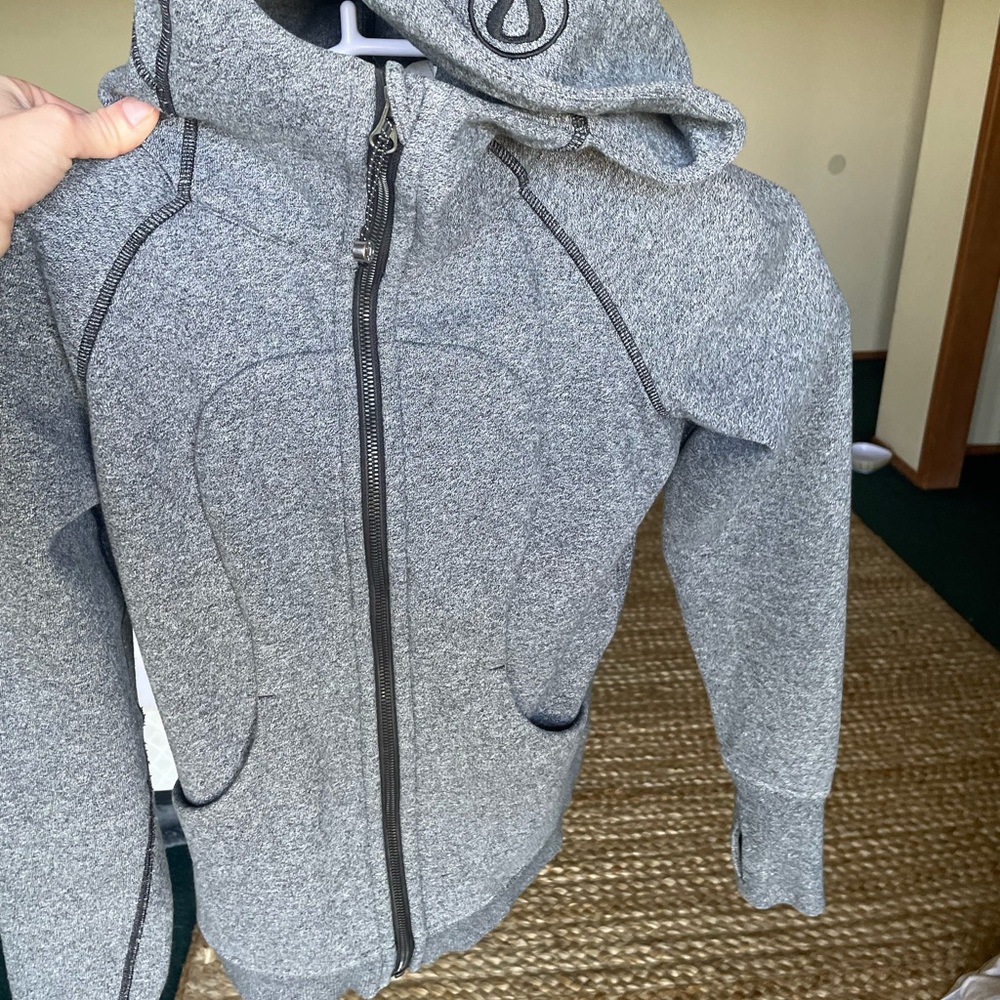 Lululemon fitted scuba hooded zip up.